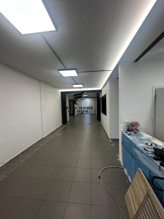 AMBIENT BIZNESI ME QERA 700 M2 STADIUMI DINAMO