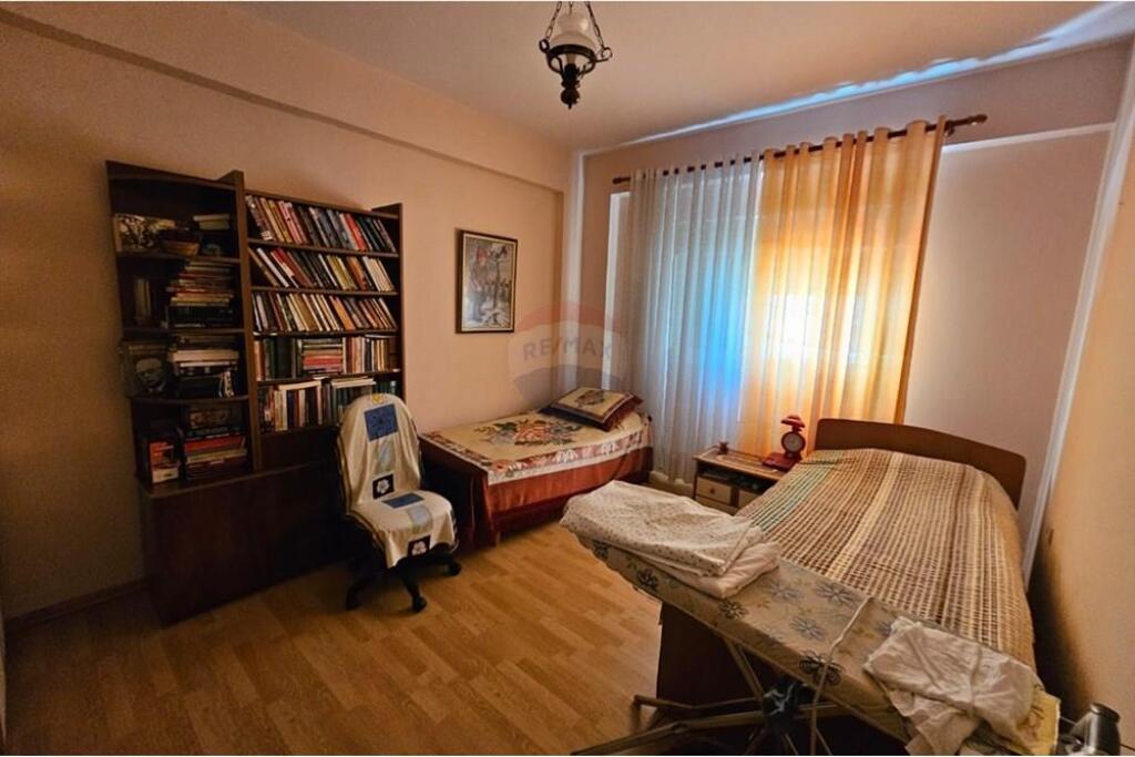 Shitet apartament 3+1+2 te Brryli
