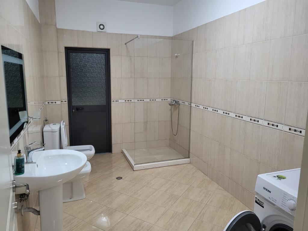 🏠Mjull-Bathore, Rr. Sefer Shima, kati i II-te i nje vile 3+1+2 jepet me qera, e mobiluar.