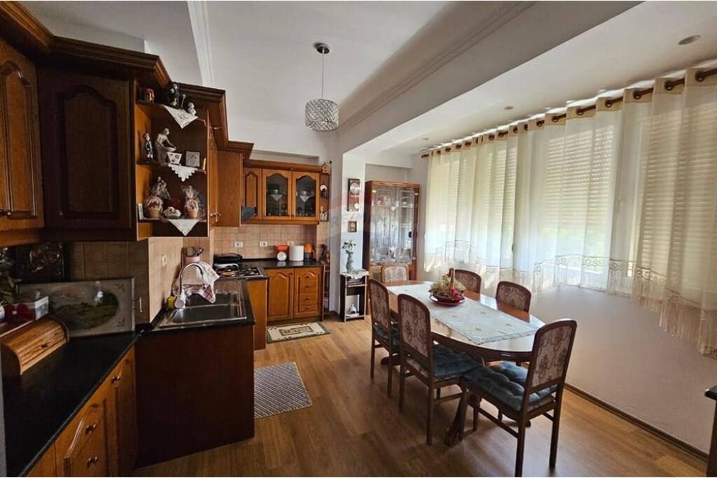 Shitet apartament 3+1+2 te Brryli