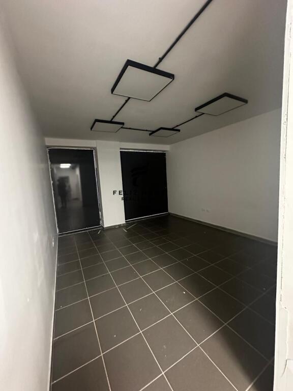 AMBIENT BIZNESI ME QERA 700 M2 STADIUMI DINAMO