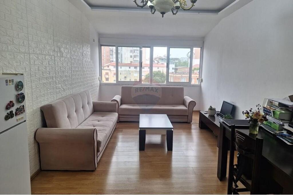 Apartament 2+1 për Qira Shkolla e Bashkuar, Tiranë