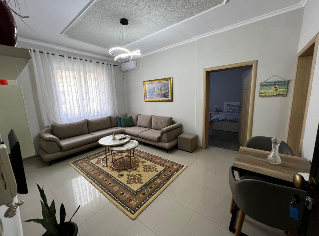Apartment 2+1 for rent at Tregu Elektrik!