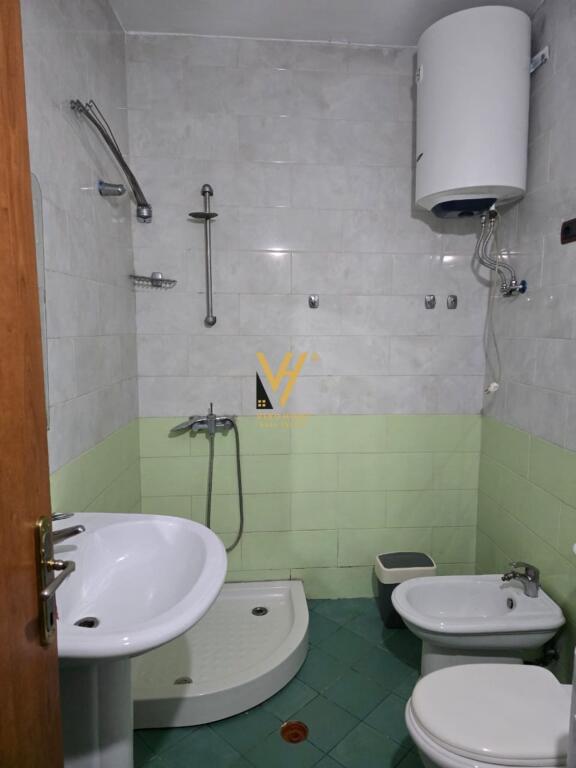 APARTAMENT 2+1+2 ME QERA TE KOPSHTI BOTANIK