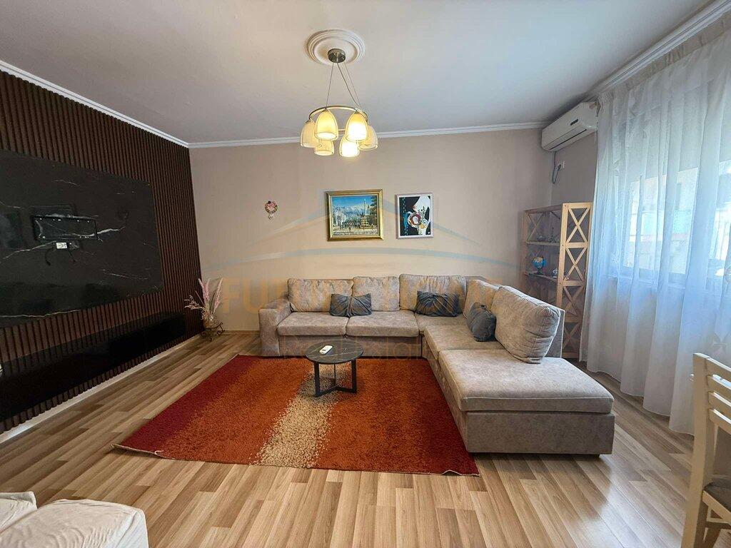 Shitet Apartament 1+1, Bulevardi Bajram Curri