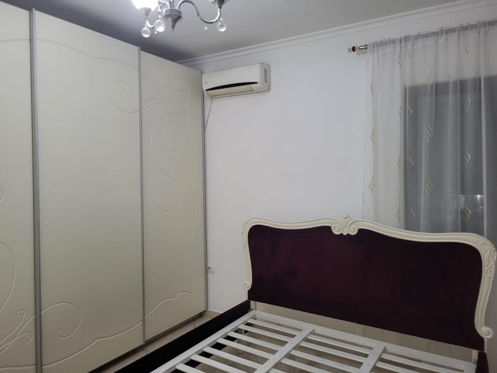 🏠Mjull-Bathore, Rr. Sefer Shima, kati i II-te i nje vile 3+1+2 jepet me qera, e mobiluar.