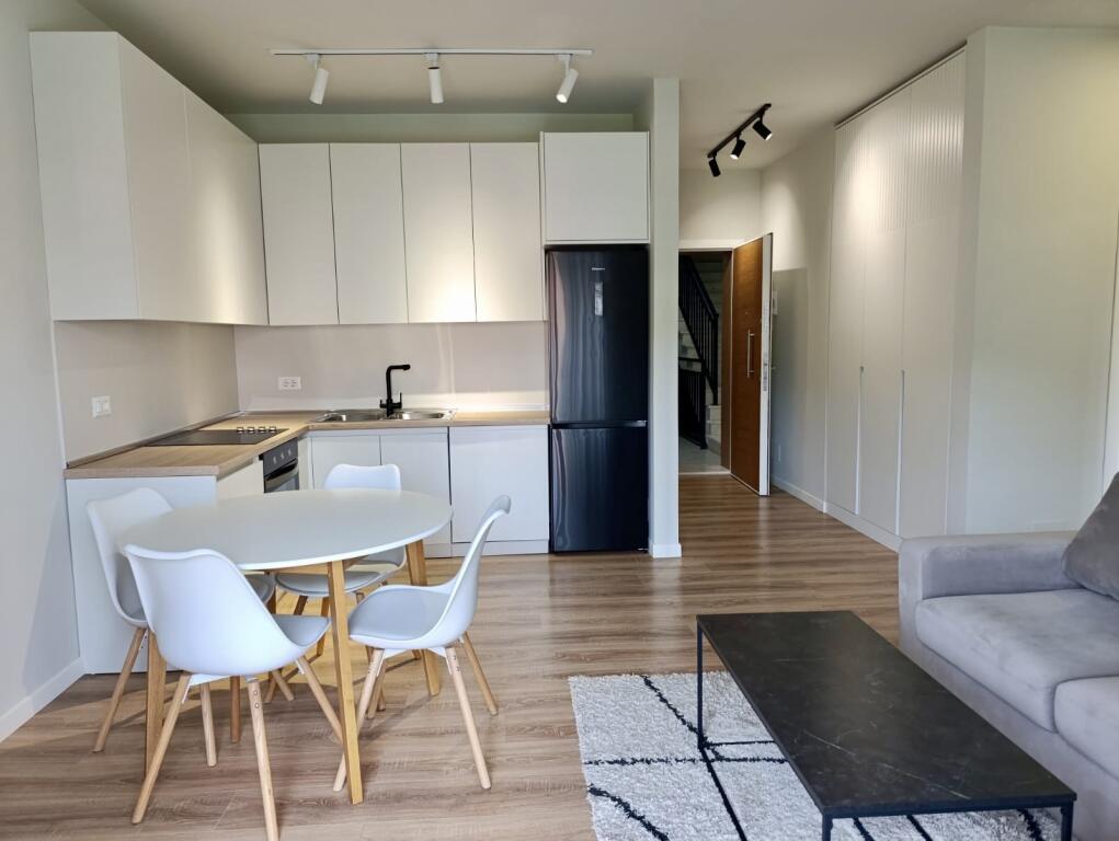Jepet me QIRA Apartament 2+1 te Kodra e Diellit (Shkolla ACT) - Post Parkimi i Përfshirë