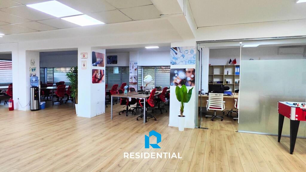 At Hotel Mondial, a space for a clinic is for sale at a bargain price!