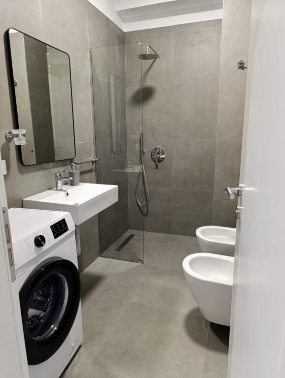 Jepet me QIRA Apartament 2+1 te Kodra e Diellit (Shkolla ACT) - Post Parkimi i Përfshirë