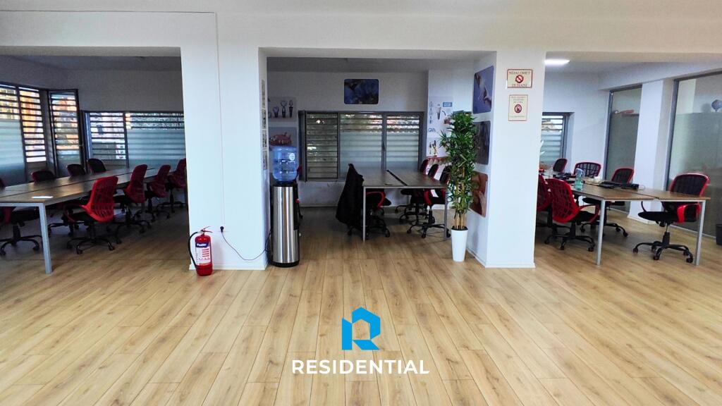 At Hotel Mondial, a space for a clinic is for sale at a bargain price!