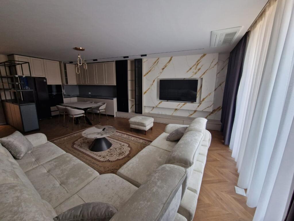 Apartament lluksoz 2+1+2 tualete me qera në kompleksin prestigjoz "Lake view"