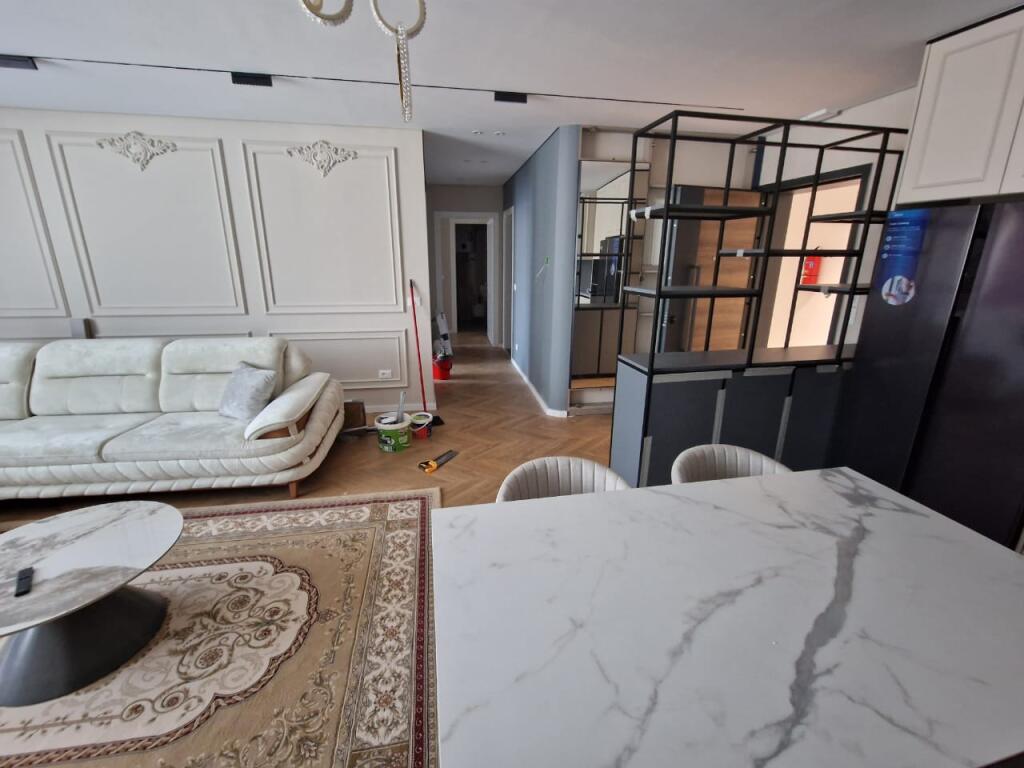 Apartament lluksoz 2+1+2 tualete me qera në kompleksin prestigjoz "Lake view"