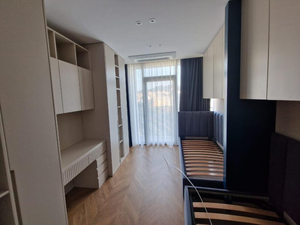 Apartament lluksoz 2+1+2 tualete me qera në kompleksin prestigjoz "Lake view"
