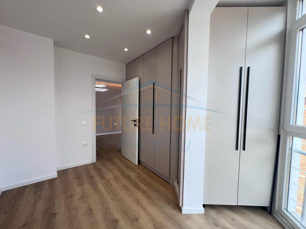 Shitet, Apartament 2+1, Pazari i Ri, Tiranë.