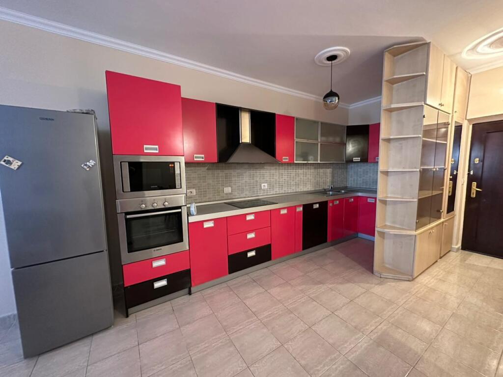 🏢Rr.e Durresit ,prane Shkolles se Mesme"Qemal Stafa" jepet me qera apartament 2+1+2,i mobiluar