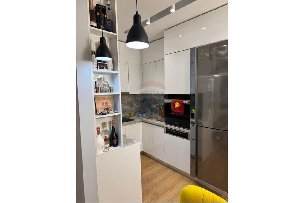 Ofrohet për shitje një apartament modern në zonën e kërkuar të Ali Demit, në një pallat të ri të ndërtuar në vitin 2019.