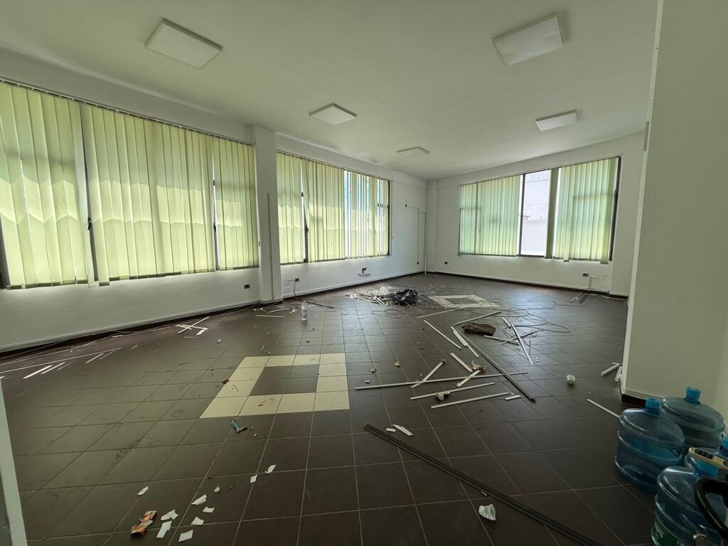 ZYRE ME QERA 320 M2 KOMUNA E PARISIT