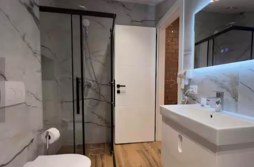Shitet biznes aktiv airbnb tek stadiumi dinamo (4 hyrje ne zone elitare)