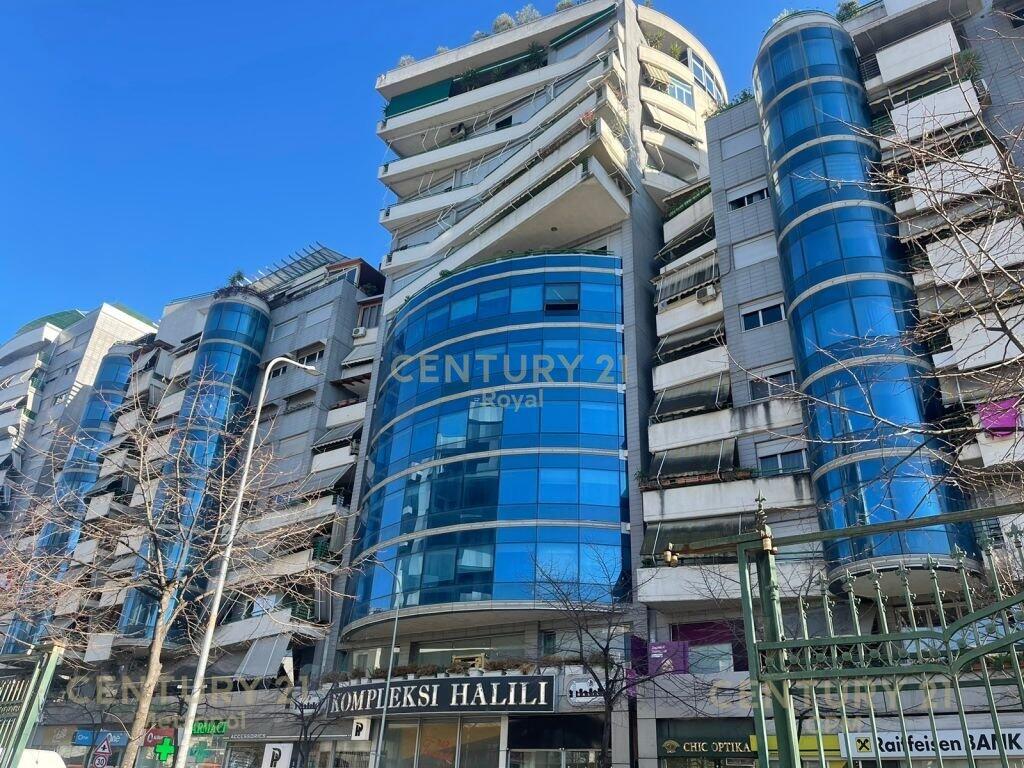 Commercial unit for sale on the ground floor of the Halili Complex