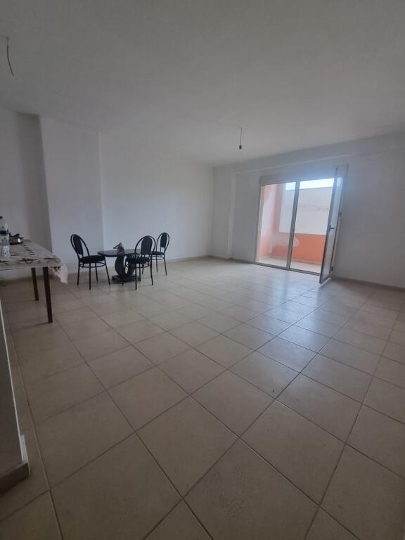 Shitet 3+1 ne Plazh ne Durres, prane Tropikalit!