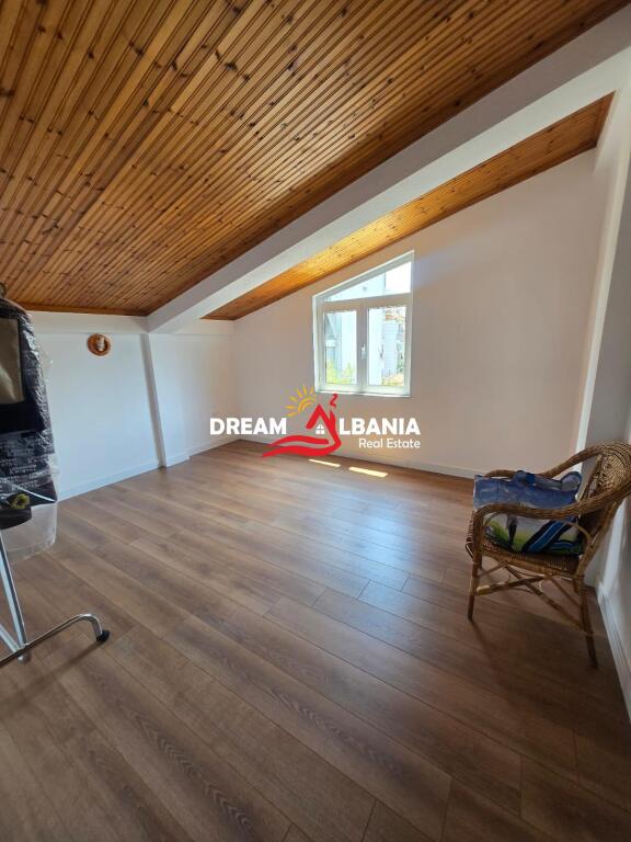 Jepet me qira apartament/Duplex 4+1+3WC – Rruga e Barrikadave, pranë shkollës "Lidhja e Prizrenit" (ID 4239088)