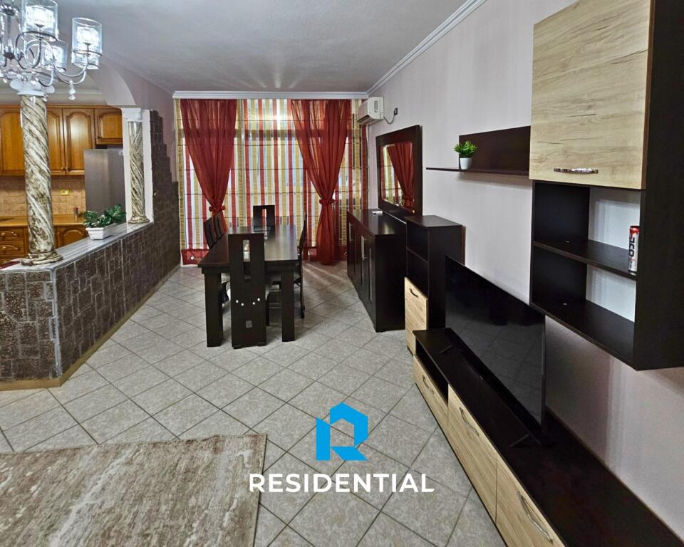 Tek Komuna E Parisit, Jepet Me Qira Apartament 2+1 I Mobiluar!