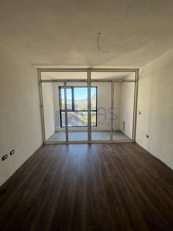 Appartamento 1+1 in affitto presso il ex campo di aviazione, Tirana