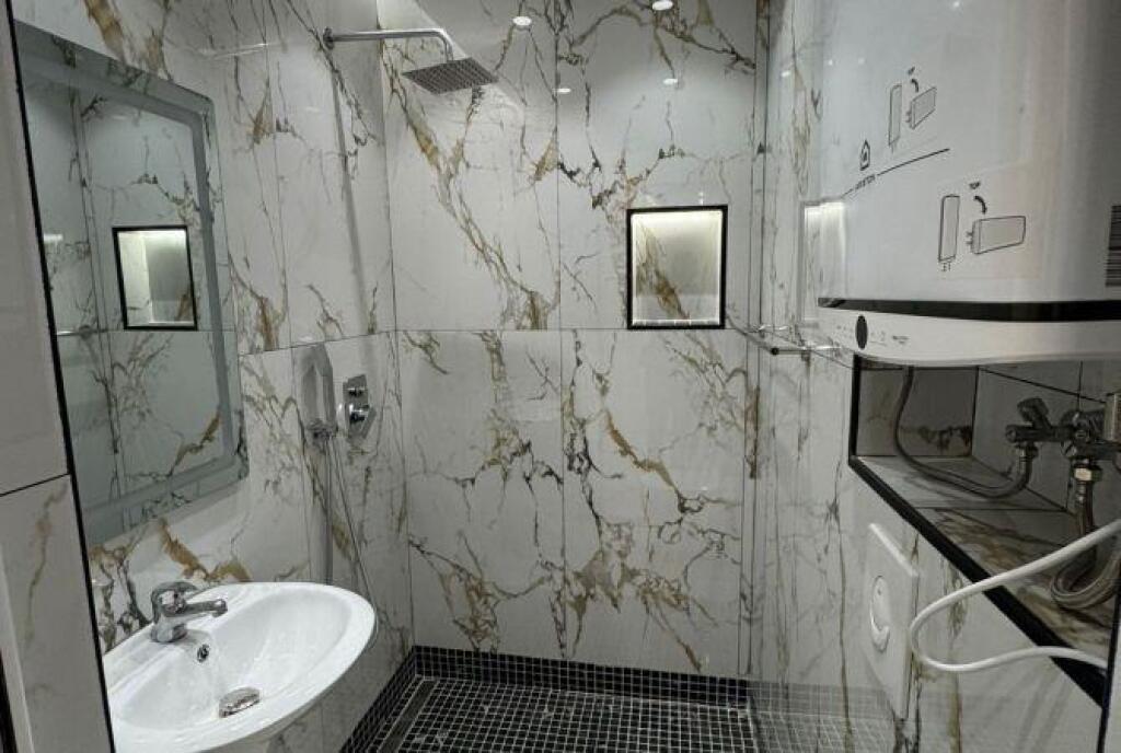 Business environment Duplex for rent on Elbasan street, Metropolitan University