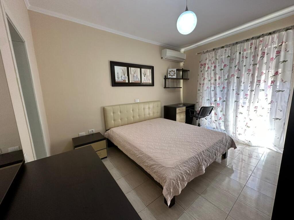 🏢Rr.e Durresit ,prane Shkolles se Mesme"Qemal Stafa" jepet me qera apartament 2+1+2,i mobiluar