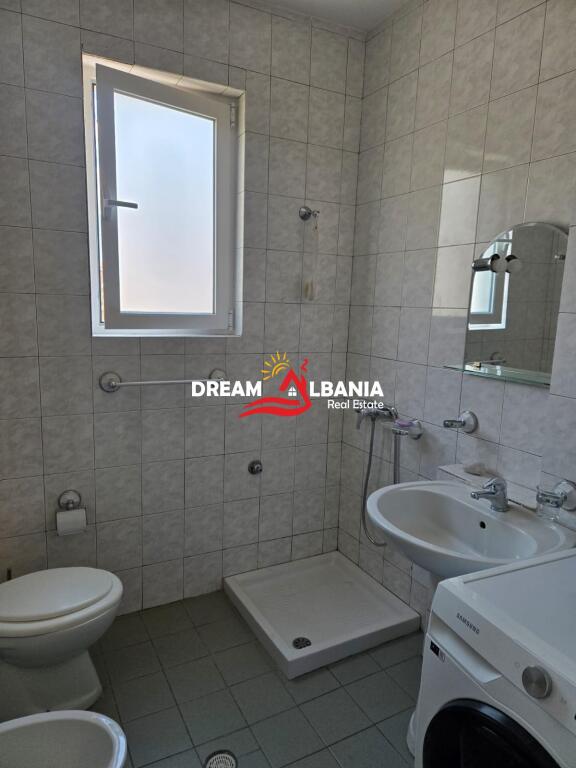 Jepet me qira apartament/Duplex 4+1+3WC – Rruga e Barrikadave, pranë shkollës "Lidhja e Prizrenit" (ID 4239088)