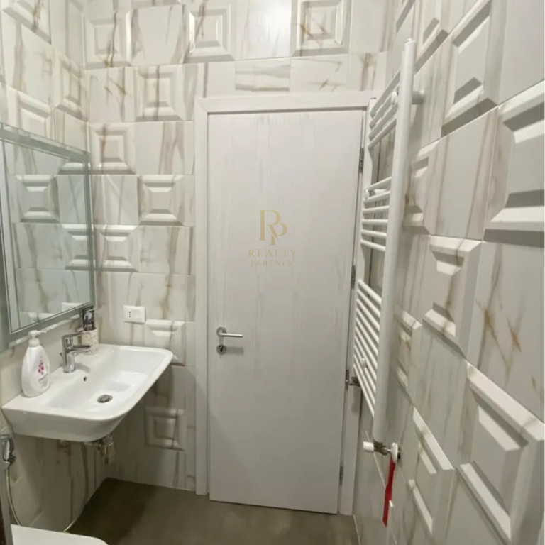 For sale 2+1 Apartment Square 21 (Rr. e Kavajes)