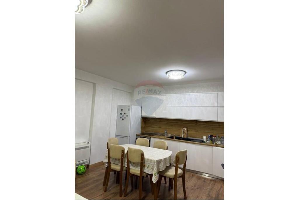 APARTAMENT 2+1 ME POST PARKIMI TEK KOPSHTI BOTANIK!