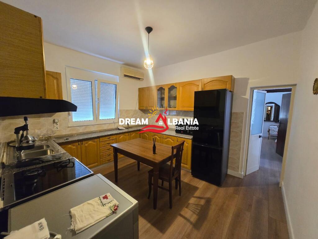 Jepet me qira apartament/Duplex 4+1+3WC – Rruga e Barrikadave, pranë shkollës "Lidhja e Prizrenit" (ID 4239088)