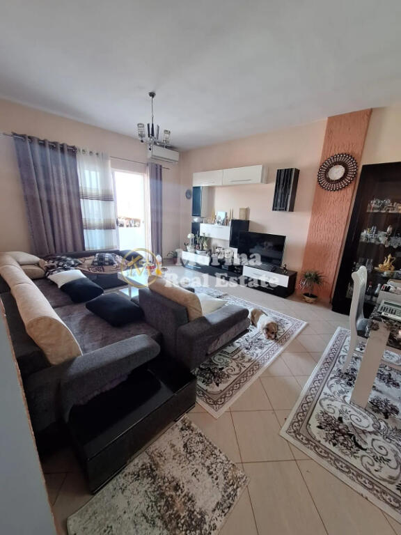 Shitet, Apartament 2+1+3 ballkone, Kodra e Priftit / Porcelan, Çmimi 155.000 Euro