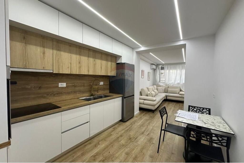 Apartament 1+1, 21 Dhjetori