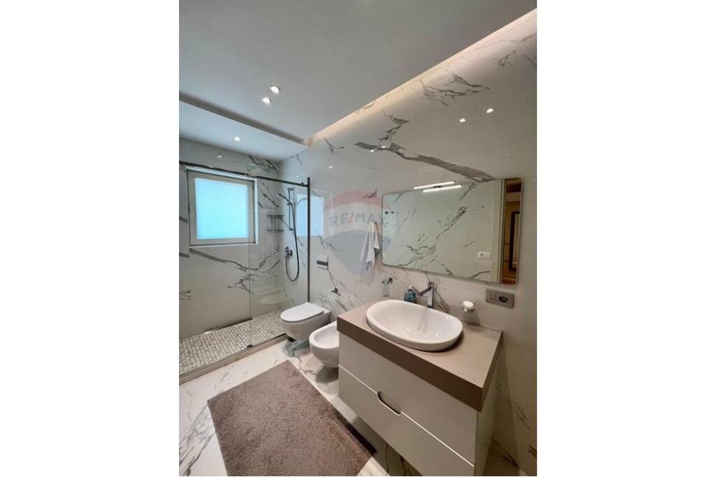 APARTAMENT 2+1 ME QIRA PRANE AMBASADES AMERIKANE