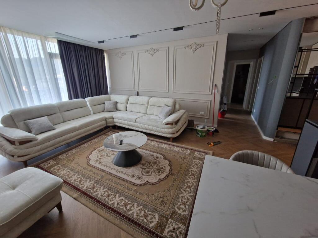 Apartament lluksoz 2+1+2 tualete me qera në kompleksin prestigjoz "Lake view"