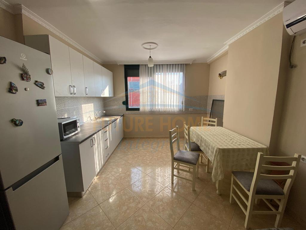 Shitet, Apartament 2+1, Rruga Bardhyl, Tiranë.