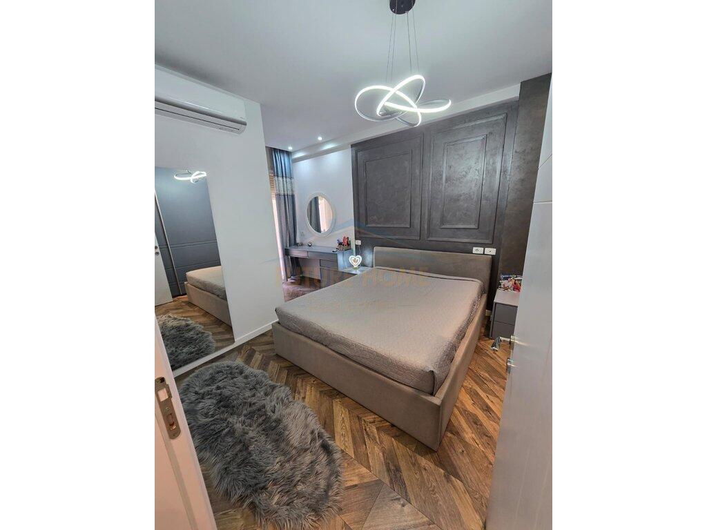 Shitet, Apartament 2+1, Kompleksi Golden Park 3, Tiranë