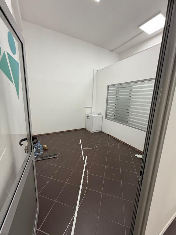 ZYRE ME QERA 320 M2 KOMUNA E PARISIT