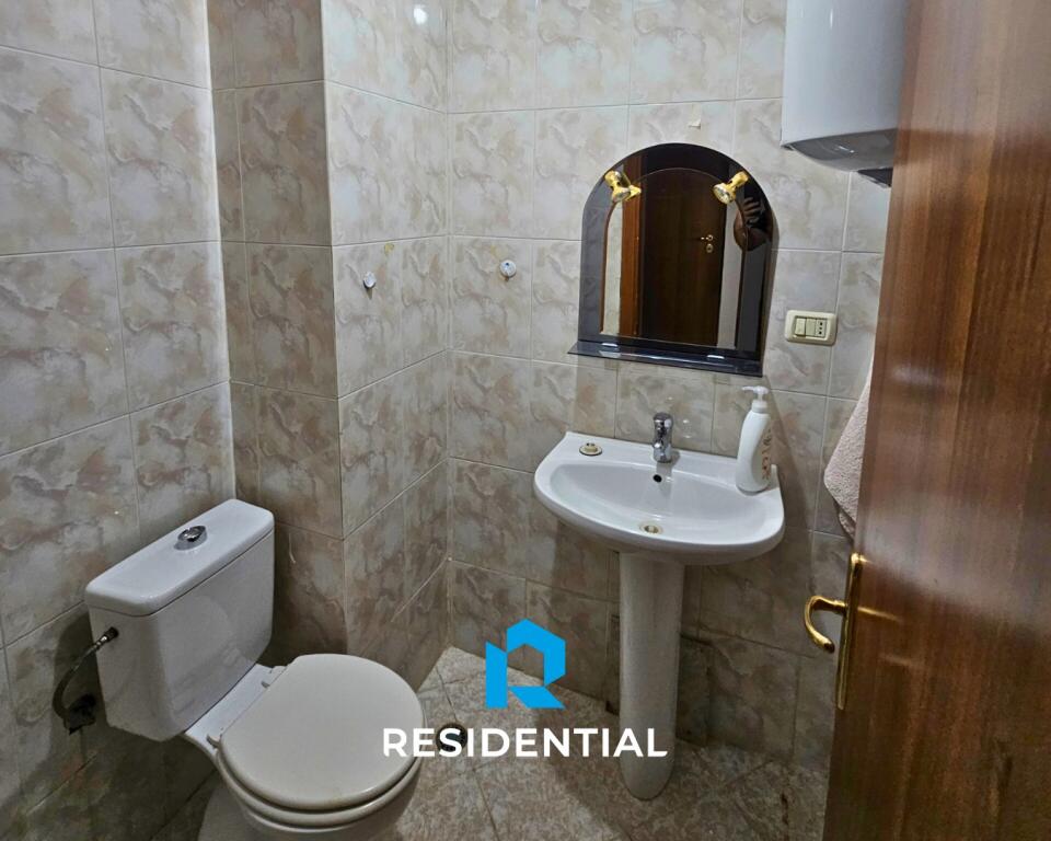 Tek Komuna E Parisit, Jepet Me Qira Apartament 2+1 I Mobiluar!