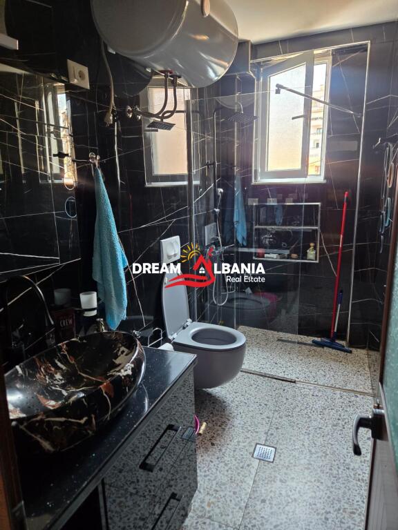 Jepet me qira apartament/Duplex 4+1+3WC – Rruga e Barrikadave, pranë shkollës "Lidhja e Prizrenit" (ID 4239088)