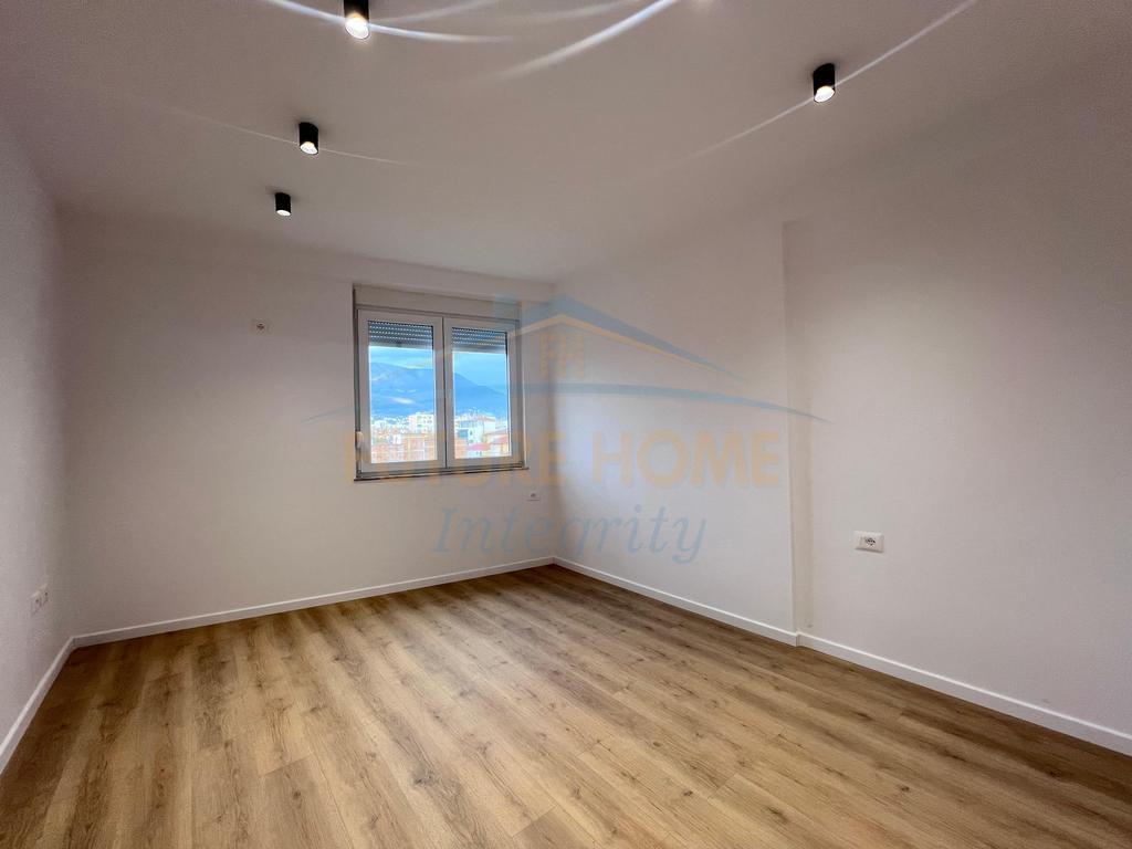 Shitet, Apartament 2+1, Pazari i Ri, Tiranë.