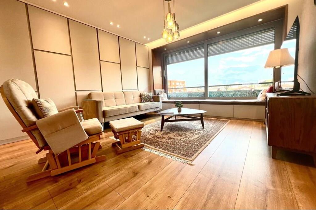 APARTAMENT 2+1 ME QIRA PRANE AMBASADES AMERIKANE
