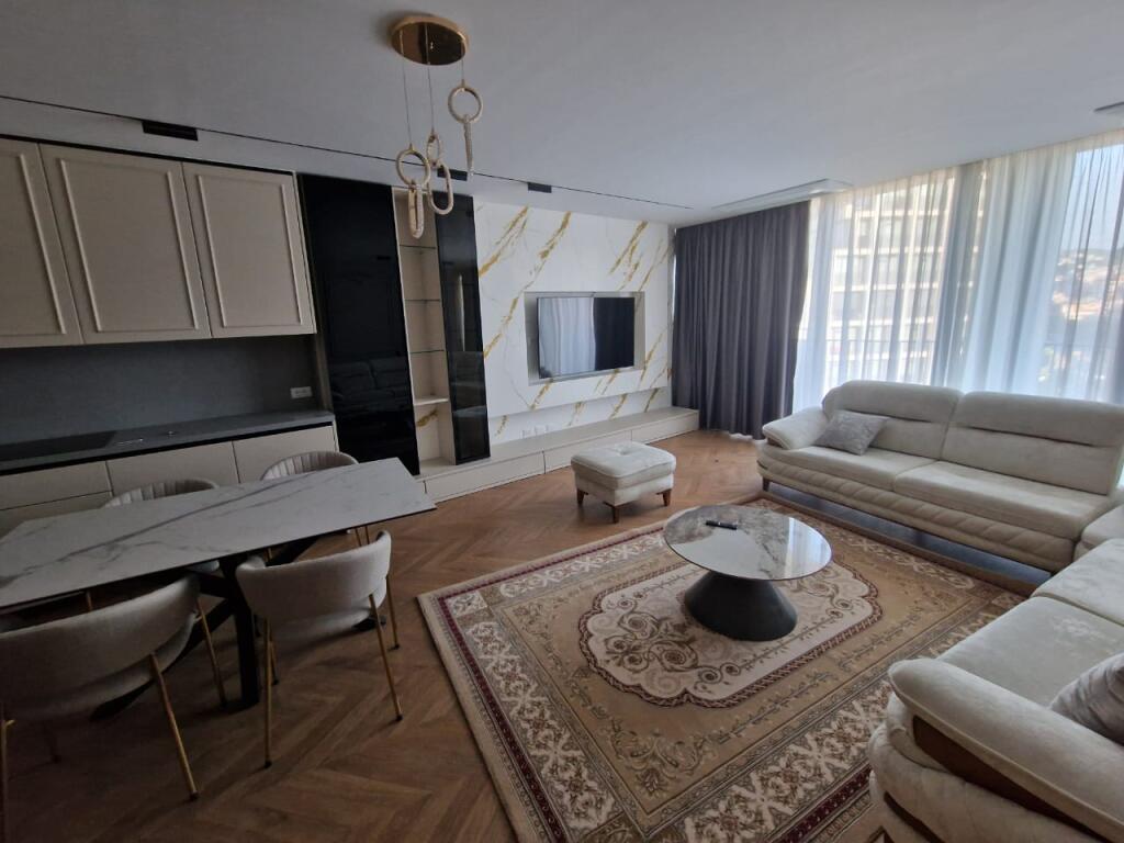 Apartament lluksoz 2+1+2 tualete me qera në kompleksin prestigjoz "Lake view"