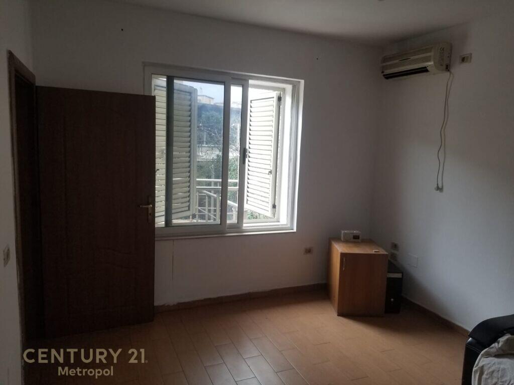 House for rent 2 floors in Ali Demi!