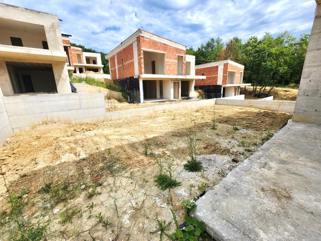 FOR SALE: VILLA in 📍Mullet (Green Field Residence)