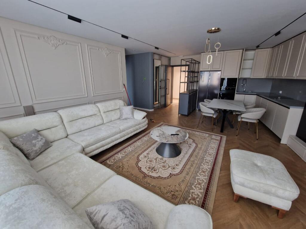 Apartament lluksoz 2+1+2 tualete me qera në kompleksin prestigjoz "Lake view"