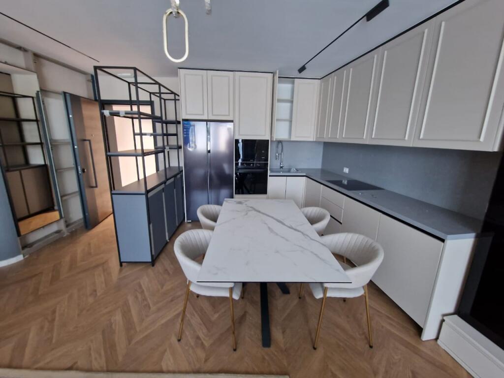 Apartament lluksoz 2+1+2 tualete me qera në kompleksin prestigjoz "Lake view"
