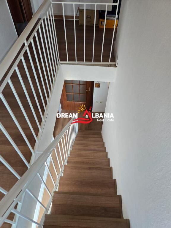Jepet me qira apartament/Duplex 4+1+3WC – Rruga e Barrikadave, pranë shkollës "Lidhja e Prizrenit" (ID 4239088)